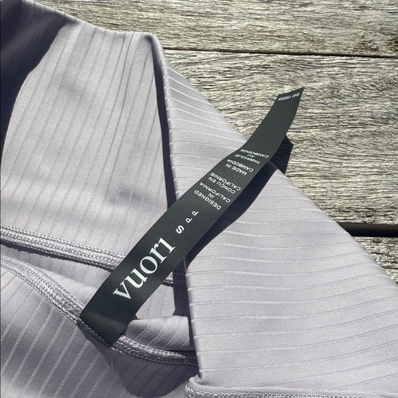 VUORI‎ Inversion Rib Legging Color: Lavender Ice (light purple) size small - Picture 5 of 7